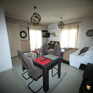https://apt-kosmos-service-city-center-1-with-additional-cost-parking.hotelschalkidiki.net