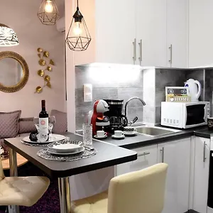 https://apt-kosmima-deluxe-apt.hotelschalkidiki.net